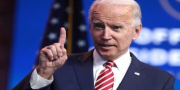 بايدن يحذر من أزمة مناخ تهدد البشرية