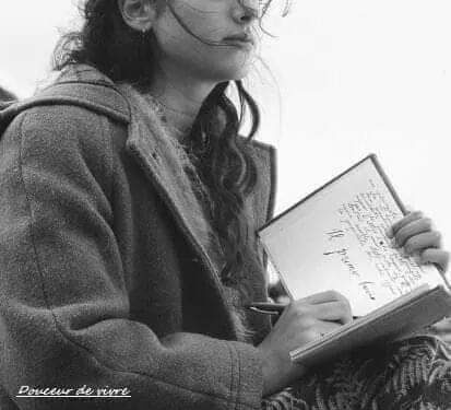 الشاعرة رشا فاروق / مائدة الريح