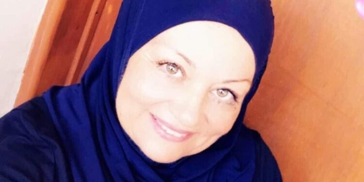 الشاعرة نجاة بشارة / كَذَّبتُ إحساسي