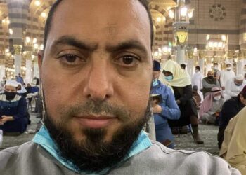 الشاعر د. محمد آل داود / أواري عنكَ أشواقي