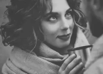 أيا من بعينيهِ للقلبِ صادا