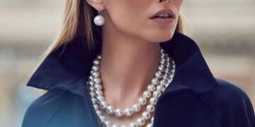 الشاعرة وفاء فواز/ تقاضيني المرايا