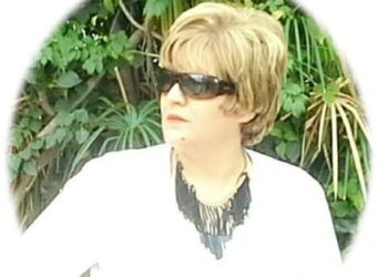 الأديبة نجاة الزباير / شيء عن الحب