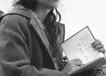 الشاعرة رشا فاروق /( أنثى معجونة بالطّهر )