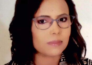 الشاعرة نزهة المثلوثي / رحلتي عشق