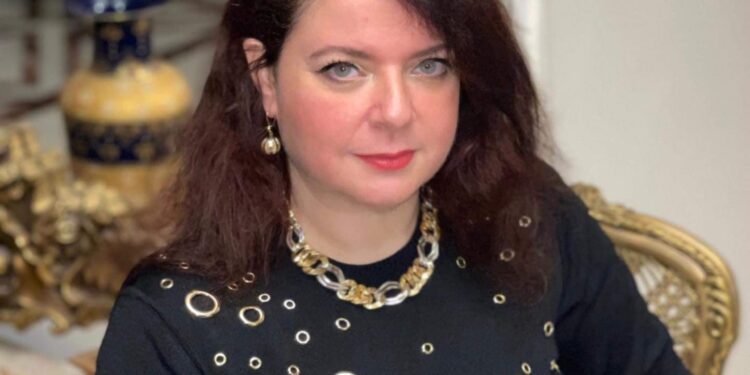 الشاعرة شروق لطيف / صياد على باب الله