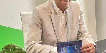 حياكةُ الفكر بقلم :محمد وهبه/ لبنان / ترجمة إلى البرتغالية: تغريد بو مرعي