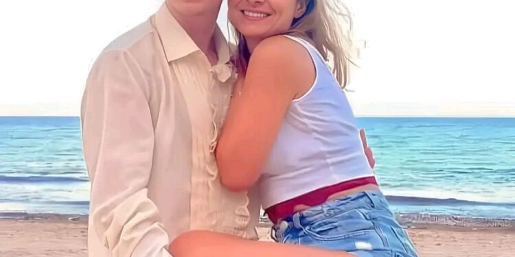 الفنانة #سوسن_أرشيد زوجة الفنان #مكسيم_خليل برفقة شقيقها #ميغا