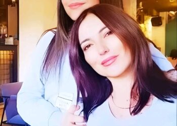 الفنانة #أمل_عرفة برفقة ابنتها #سلمى 💞