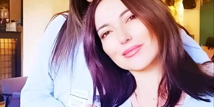 الفنانة #أمل_عرفة برفقة ابنتها #سلمى 💞