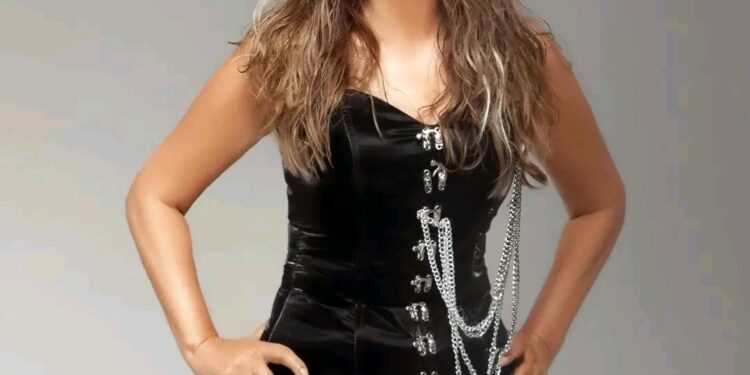 الفنانة المغربية #سميرة_سعيد باطلالة شبابية بمناسبة عيد ميلادها الـ 65 ❤