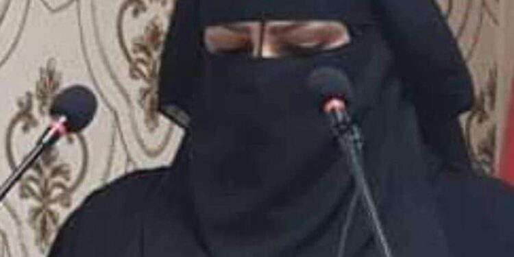 وتظنُّ / الشاعرة سمية المشتت