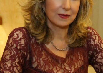 ولستُ أنا / الشاعرة حياة قالوش