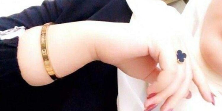 أيامنا تسقط / الشاعرة سعيدة إفقيرن