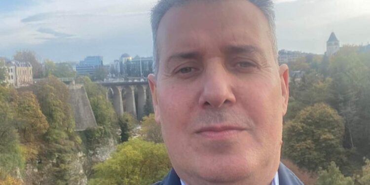 خَرَجْنا عن مساراتِ الأوائل / الشاعر د. يونس ريّا