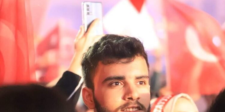 ما الذي يشدُّنا / الأديب عبد الإله محمد المحمد