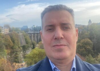 نثرتُ براعم الكلمات / الشاعر د. يونس ريّا