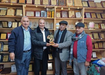 مديرية ثقافة مادبا تكرّم الشاعر الكبير سعيد يعقوب في منزله في مادبا