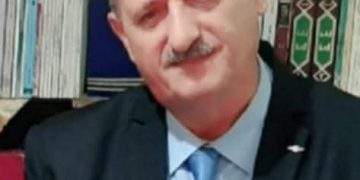 كوثر يترقرق باسما / الشاعر د. جمال مرسي