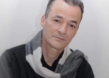 أنا هنا لاأبكي/  للشاعر القدير عبدالرزاق الصغير