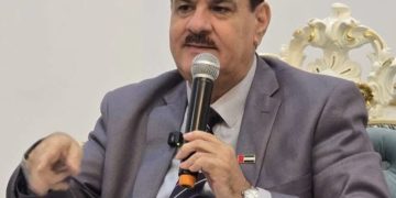 بكِ تاجُ فخري / الشاعر د. عبد الرزاق الدرباس